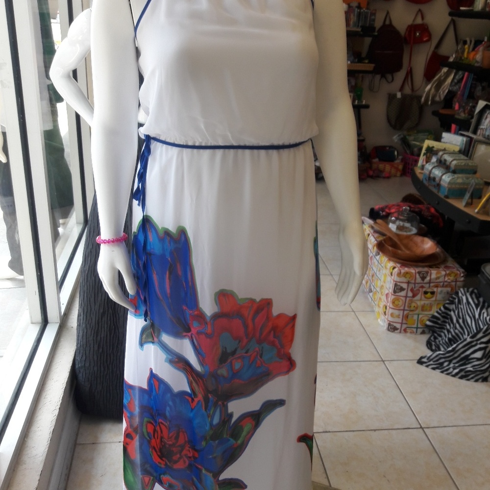 Bisou BIsou Sleeveless, Back out, White W/Floral L